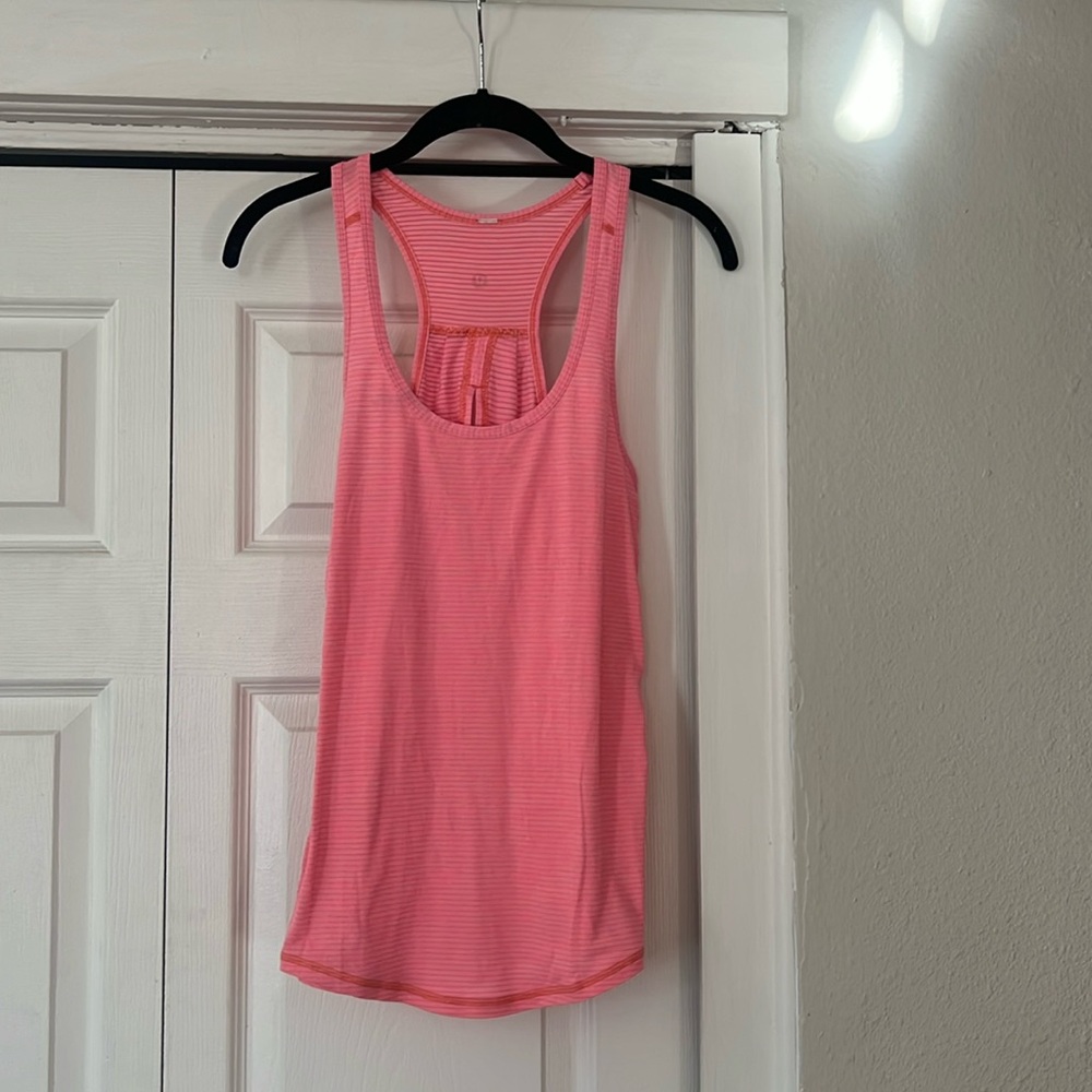 Lululemon workout top can be tied in the back